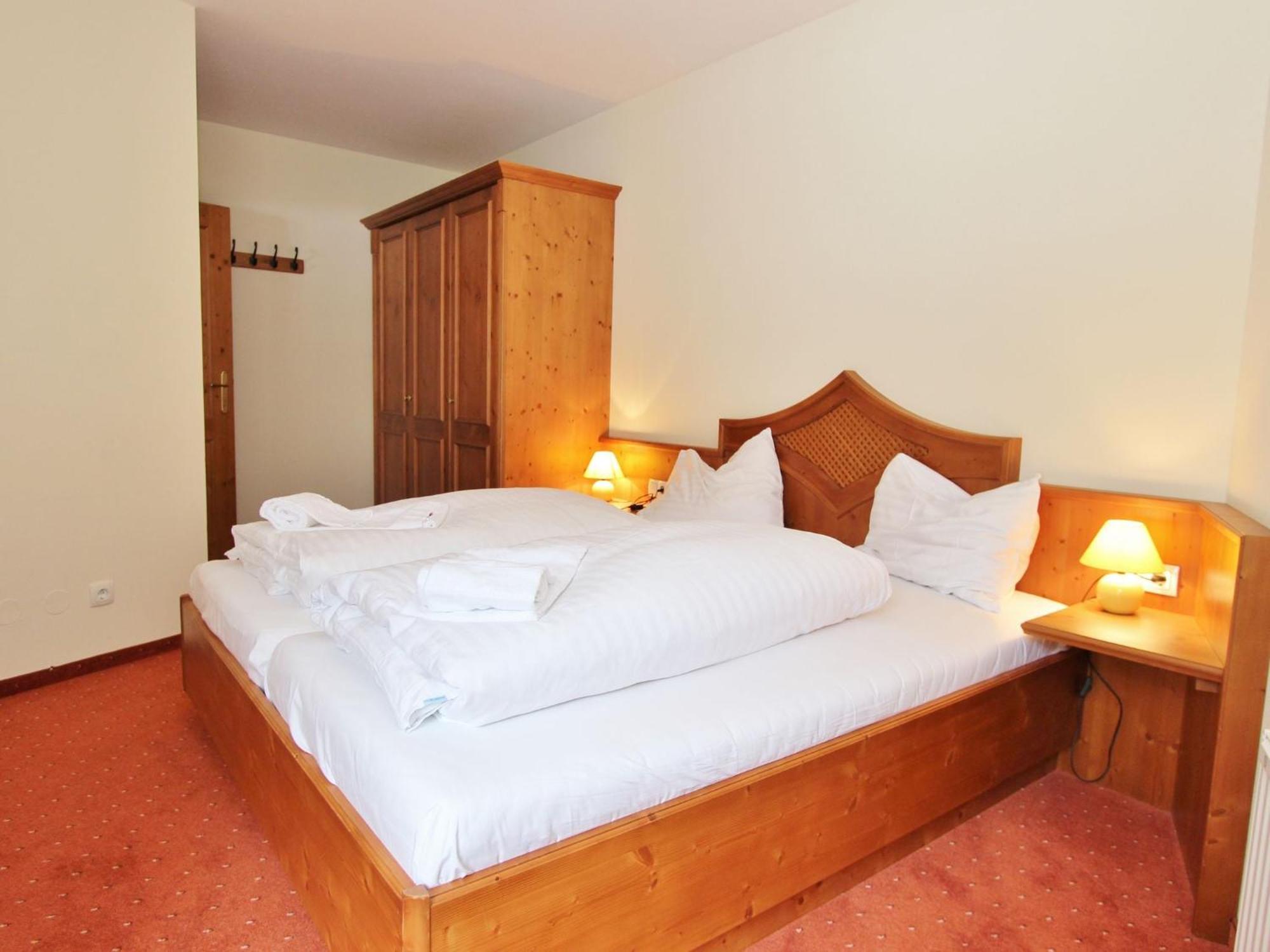 Large Chalet Apartment In Saalbach Hinterglemm Extérieur photo