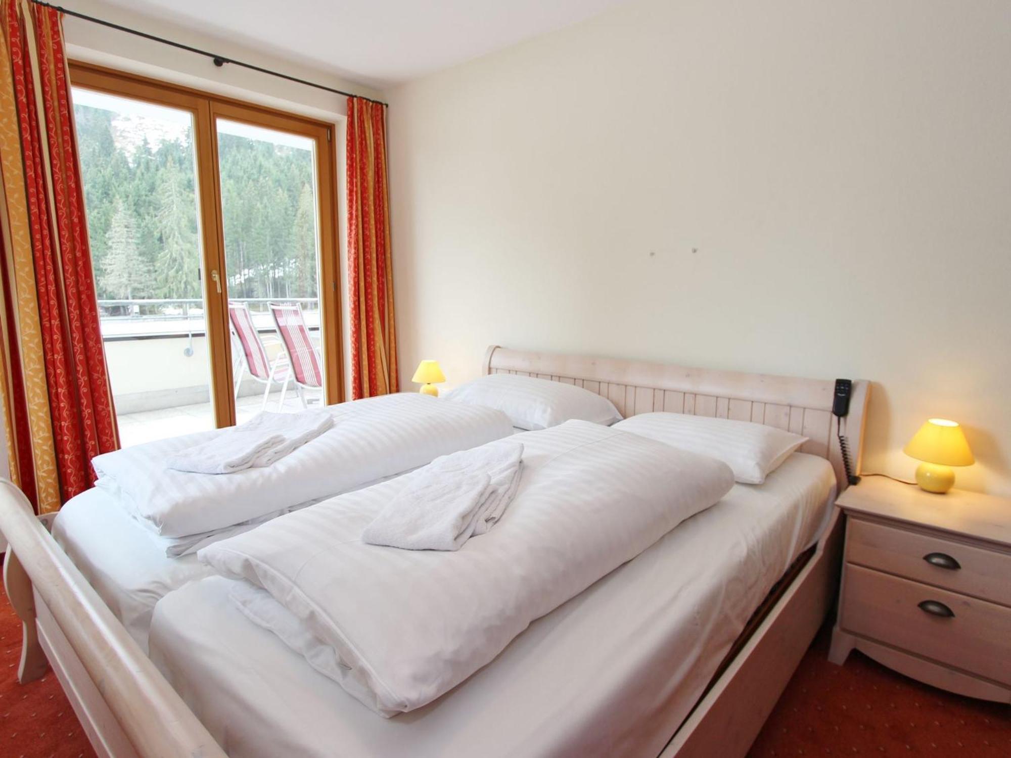 Large Chalet Apartment In Saalbach Hinterglemm Extérieur photo