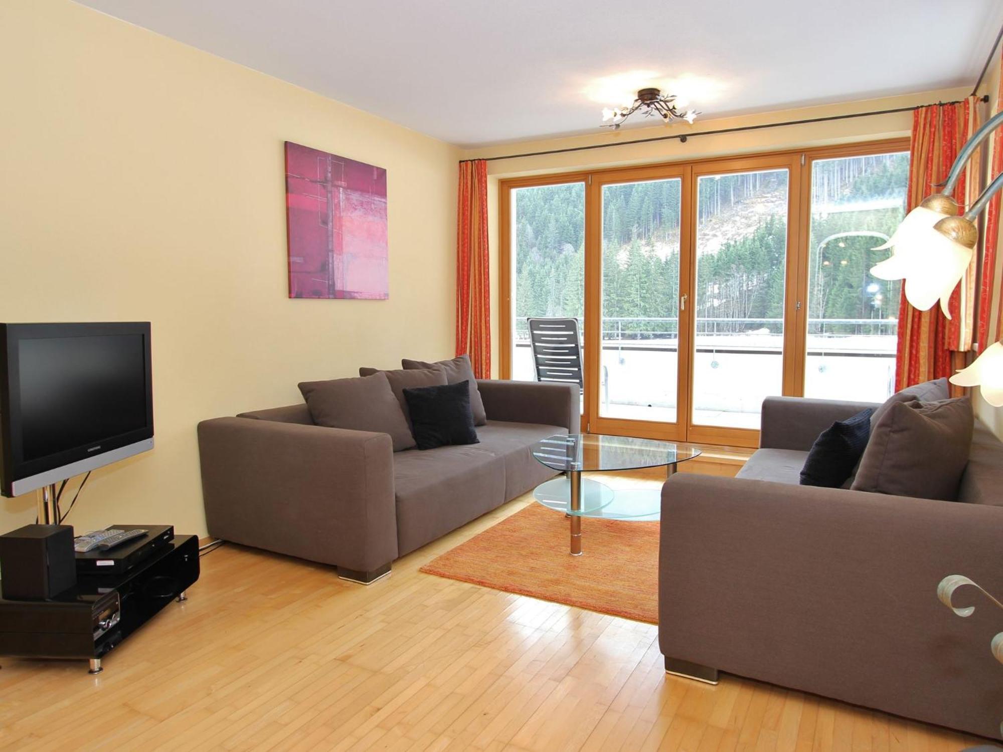 Large Chalet Apartment In Saalbach Hinterglemm Extérieur photo