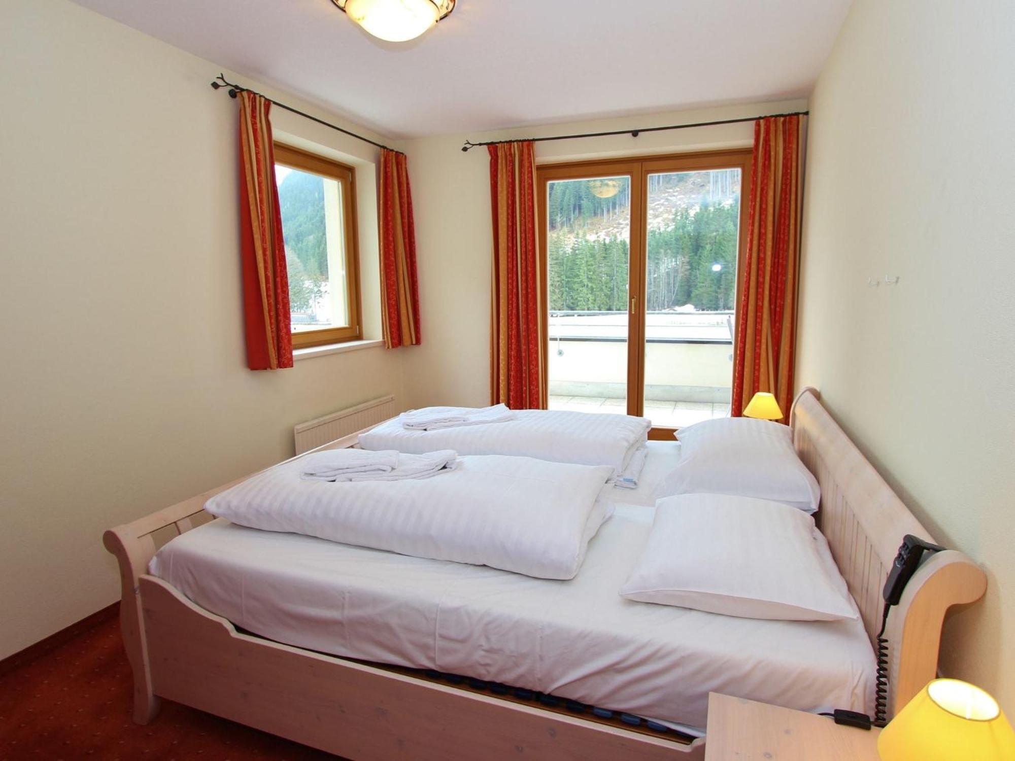 Large Chalet Apartment In Saalbach Hinterglemm Extérieur photo