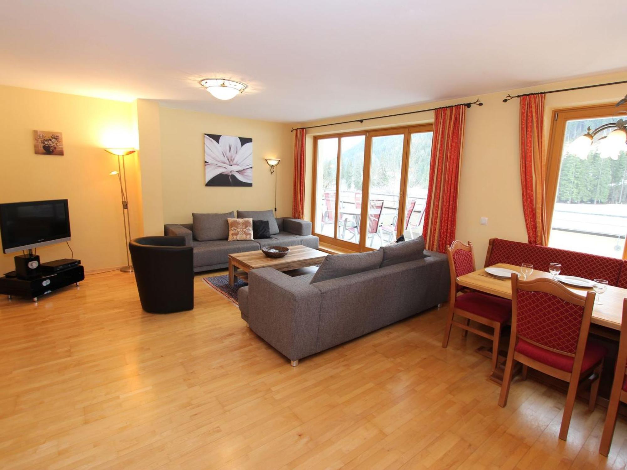 Large Chalet Apartment In Saalbach Hinterglemm Extérieur photo