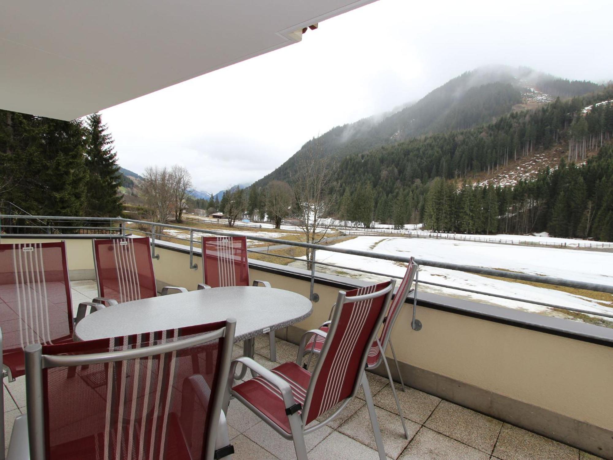 Large Chalet Apartment In Saalbach Hinterglemm Extérieur photo