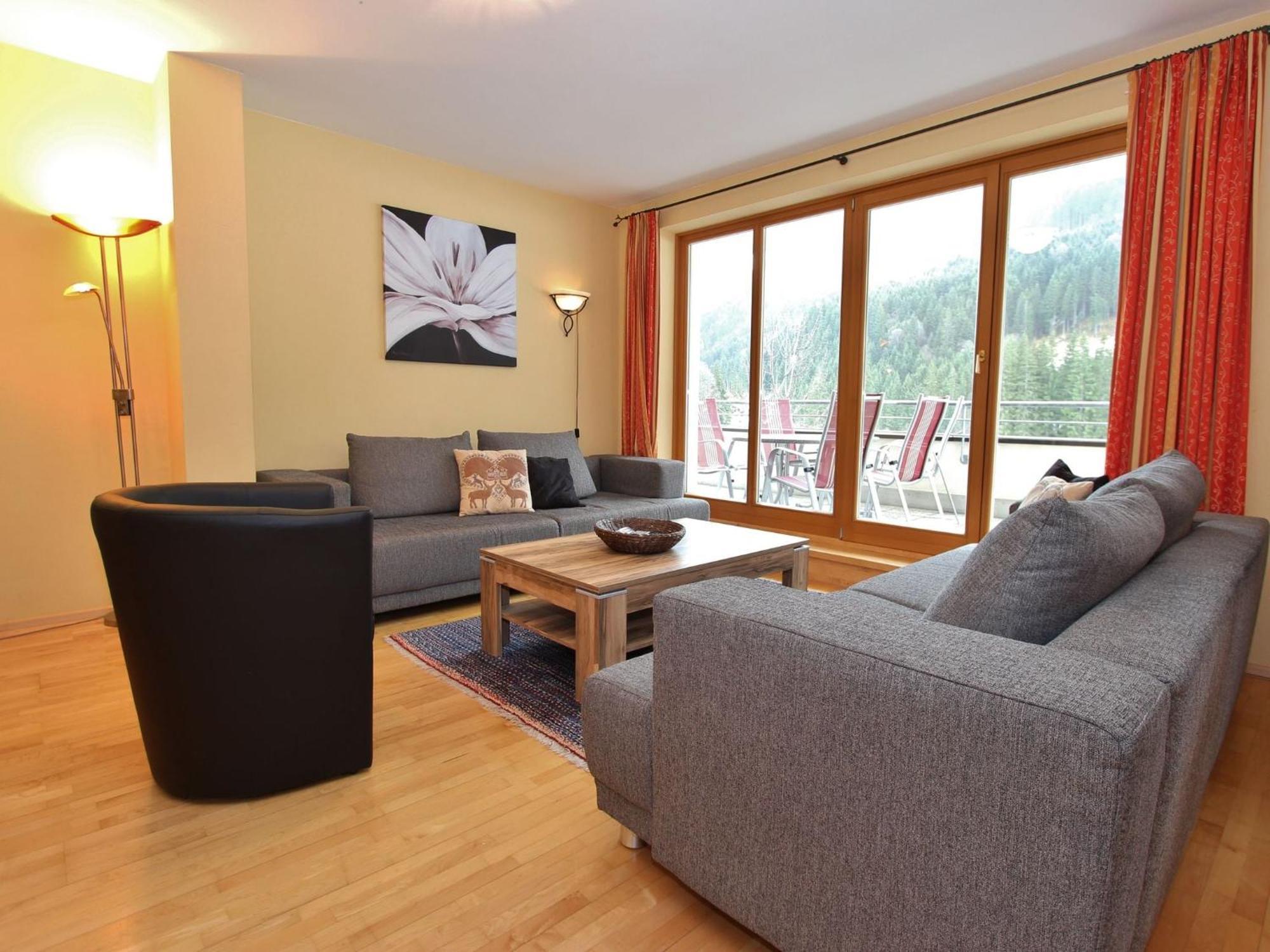 Large Chalet Apartment In Saalbach Hinterglemm Extérieur photo
